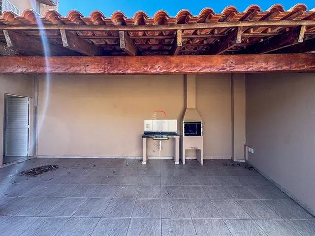 Casa com 145m² 3 quartos e 2 banheiros, à venda, no bairro Jardim Guararapes em Londrina