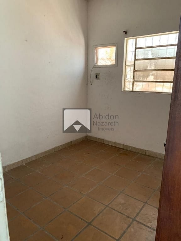 Casa à venda com 2 quartos, 270m² - Foto 8