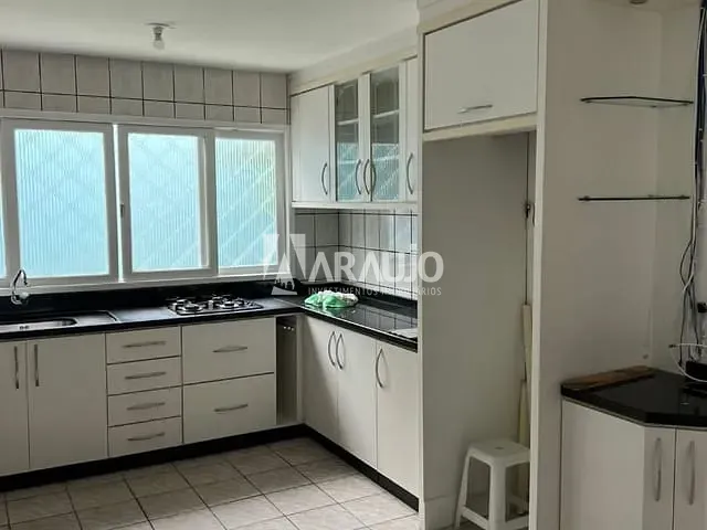 Casa com 376m² 4 quartos e 3 banheiros, à venda, no bairro São João em Itajaí