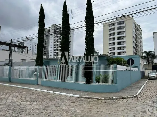 Casa com 376m² 4 quartos e 3 banheiros, à venda, no bairro São João em Itajaí