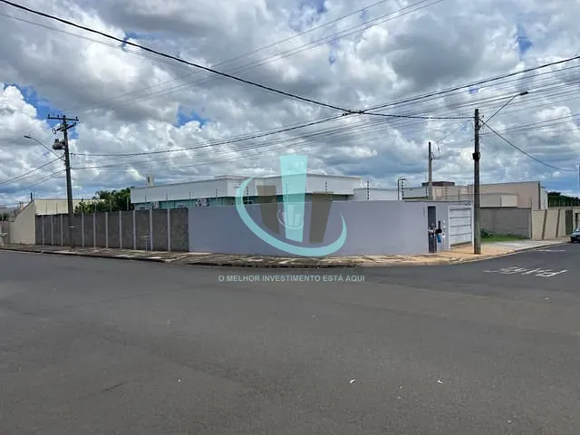 Casa com 472m² 2 quartos e 4 banheiros, à venda, no bairro CIDADE JARDIM em ARARAQUARA