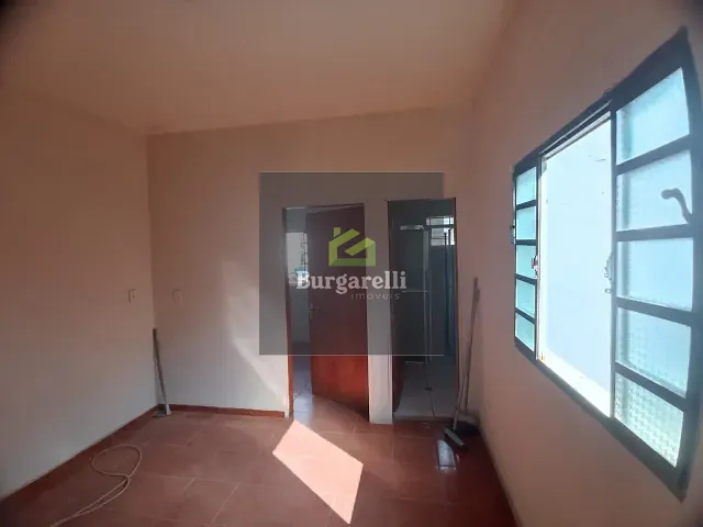 Casa 3 quartos e 1 banheiro, para alugar, no bairro Jardim Fabiana em Lavras