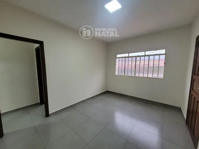 Casa com 350m², para alugar, no bairro Califórnia em Londrina