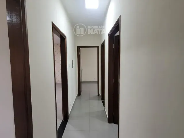Casa com 350m², para alugar, no bairro Califórnia em Londrina