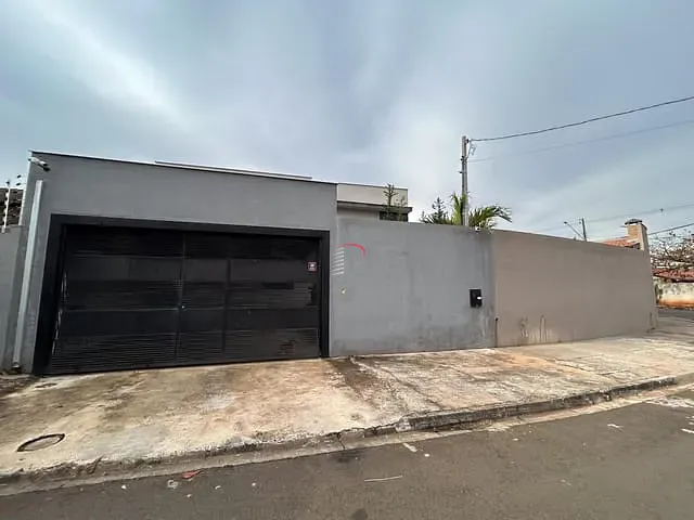 Casa com 529m² 2 quartos e 1 banheiro, à venda, no bairro Jardim São Vicente Palloti em Londrina