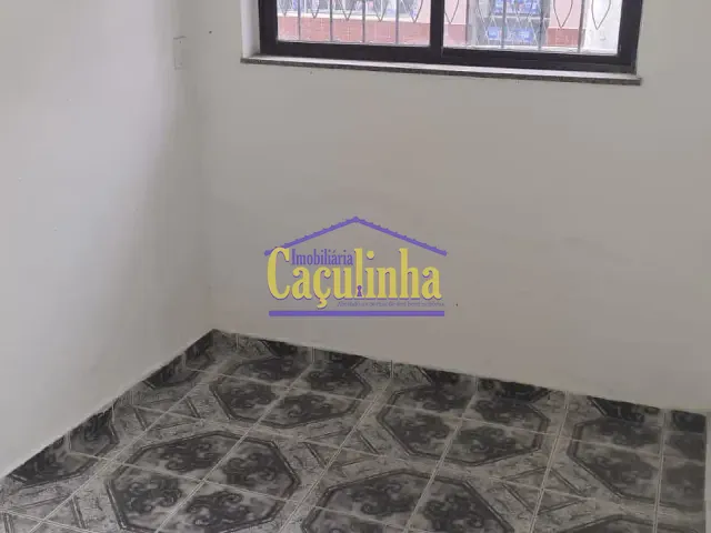 Casa 2 quartos e 1 banheiro, para alugar, no bairro Oficinas Velhas em Barra do Piraí