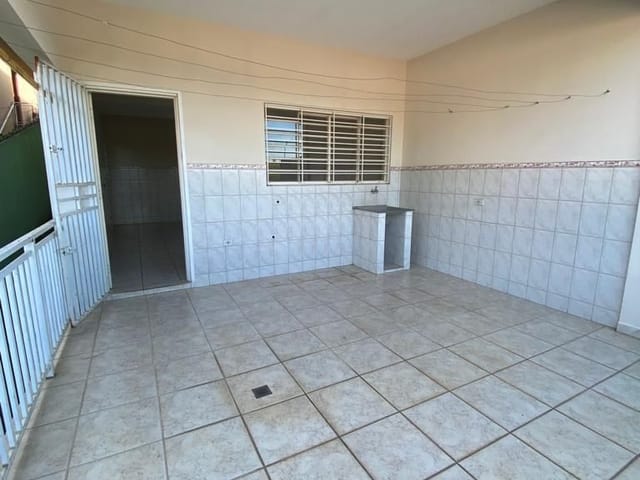 Casa 4 quartos e 2 banheiros, para alugar, no bairro Jardim Nova Extrema em Extrema