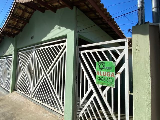 Casa 4 quartos e 2 banheiros, para alugar, no bairro Jardim Nova Extrema em Extrema