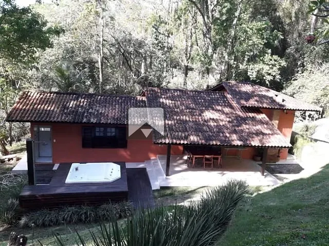 Casa com 1830m² 5 quartos e 1 banheiro, à venda, no bairro Rio do Ouro em Niterói