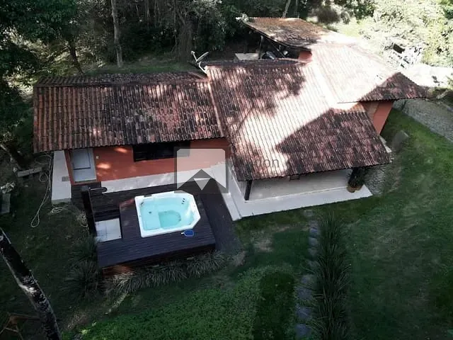 Casa com 1830m² 5 quartos e 1 banheiro, à venda, no bairro Rio do Ouro em Niterói