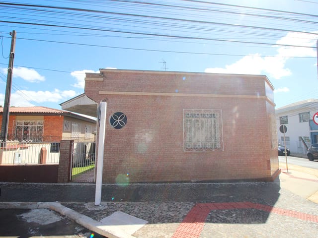 Casa com 330m², à venda, no bairro Uvaranas em Ponta Grossa