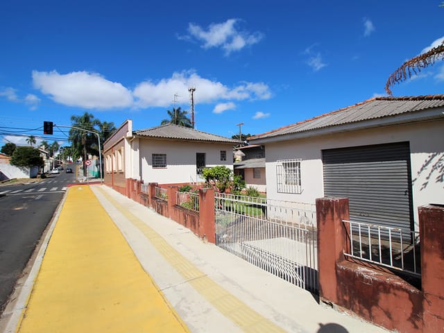 Casa com 330m², à venda, no bairro Uvaranas em Ponta Grossa