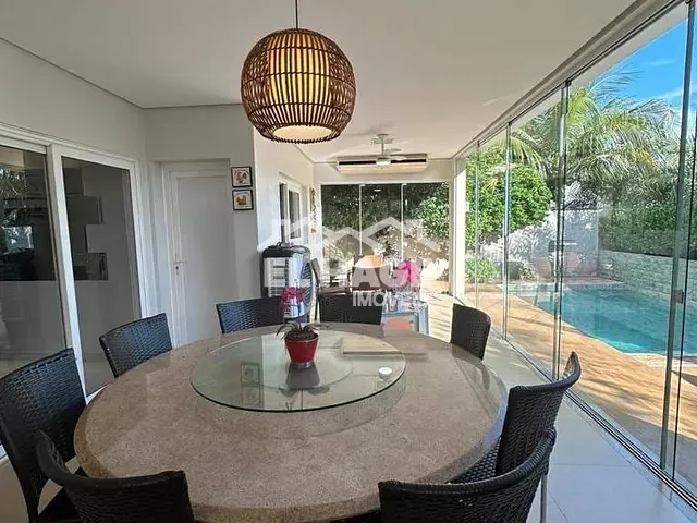 Casa com 450m² 4 quartos e 6 banheiros, à venda, no bairro Jardim Itália em Cuiabá