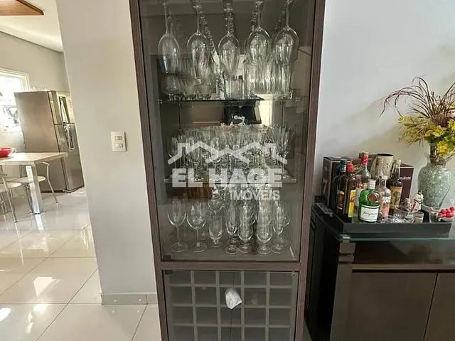 Casa com 450m² 4 quartos e 6 banheiros, à venda, no bairro Jardim Itália em Cuiabá