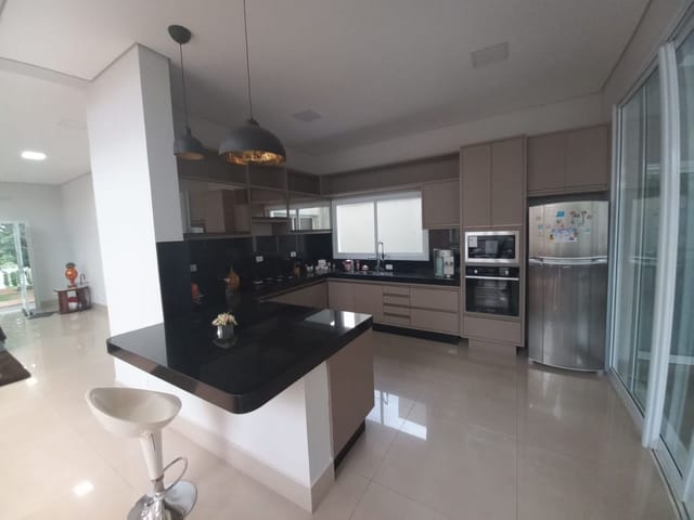 Casa com 423m² 4 quartos e 1 banheiro, à venda, no bairro Loteamento Residencial Jardim dos Ipês Amarelos em Americana