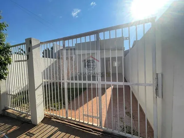 Casa 3 quartos e 1 banheiro, à venda, no bairro Jardim Nobre em Rolândia