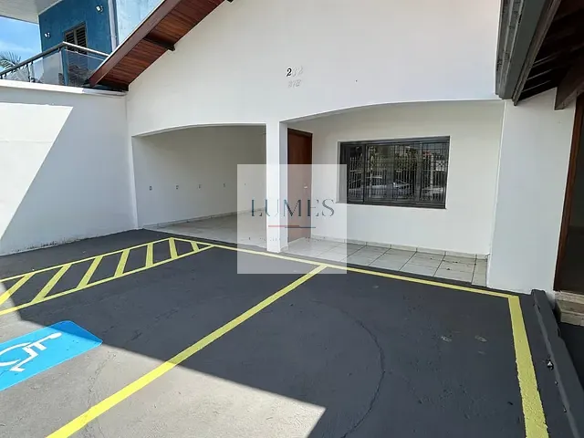 Casa à venda ou para alugar, no bairro Jardim São José em Americana