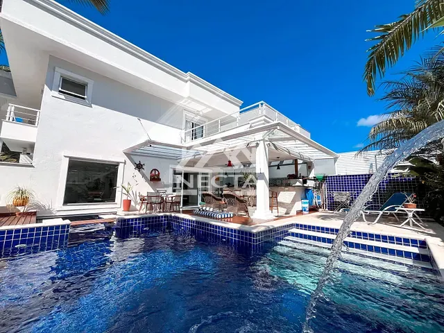 Casa com 399m² 4 quartos e 6 banheiros, à venda, no bairro Tabatinga em Caraguatatuba