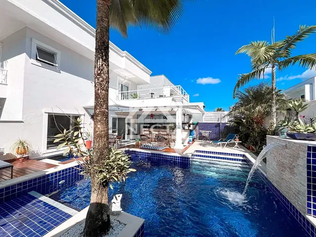 Casa com 399m² 4 quartos e 6 banheiros, à venda, no bairro Tabatinga em Caraguatatuba