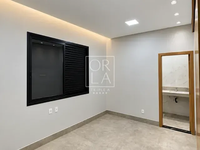 Casa com 263m² 3 quartos e 5 banheiros, à venda, no bairro Jardins Capri em Senador Canedo