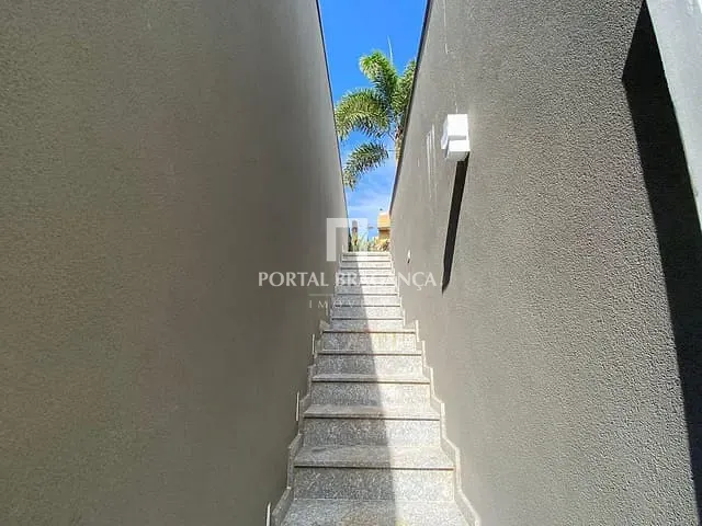 Casa com 779m² 4 quartos e 5 banheiros, à venda, no bairro Condomínio Residencial e Comercial Fazenda Santa Petronilla em Bragança Paulista