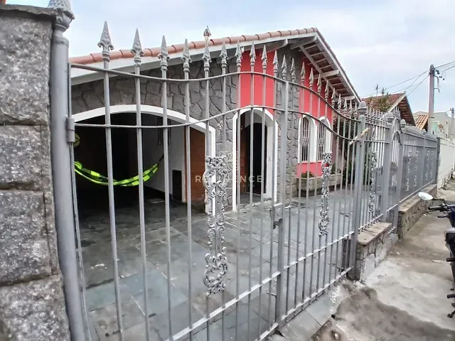 Casa 4 quartos e 1 banheiro, à venda, no bairro Jardim Veneza em Volta Redonda