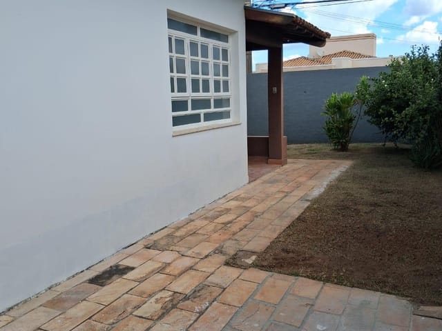 Casa com 352m² 4 quartos e 3 banheiros, para alugar, no bairro Jardim Boa Vista em São João da Boa Vista