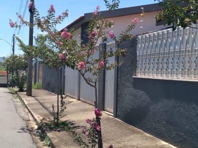Casa com 352m² 4 quartos e 3 banheiros, para alugar, no bairro Jardim Boa Vista em São João da Boa Vista