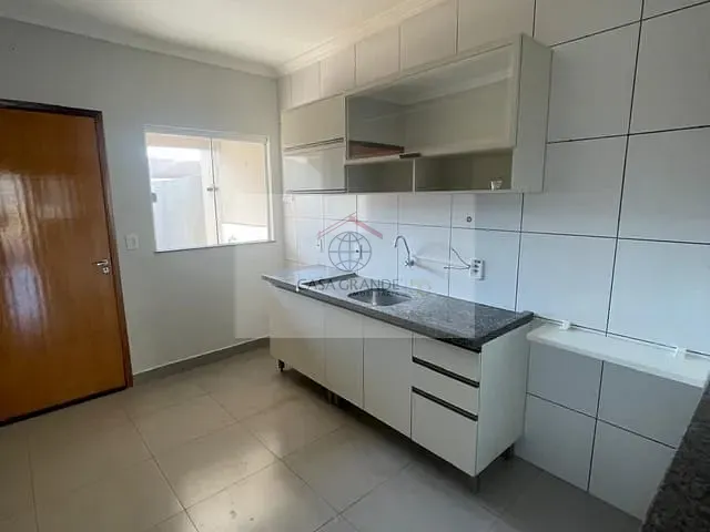 Casa 3 quartos e 2 banheiros, à venda, no bairro Jardim Nobre em Rolândia