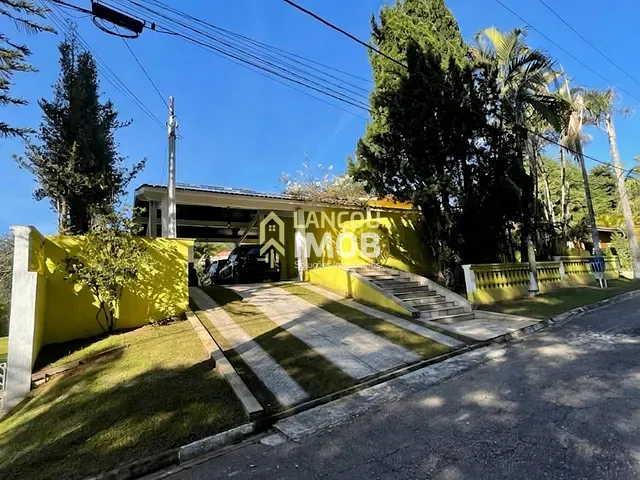 Casa 3 quartos e 4 banheiros, à venda, no bairro Alpes dos Araçás (Jordanésia) em Cajamar