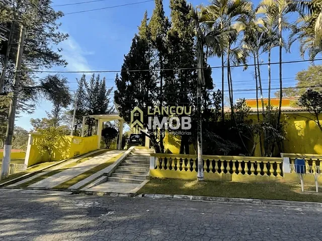 Casa 3 quartos e 4 banheiros, à venda, no bairro Alpes dos Araçás (Jordanésia) em Cajamar