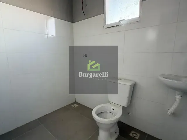 Casa 2 quartos e 1 banheiro, para alugar, no bairro Residencial Londres em Lavras