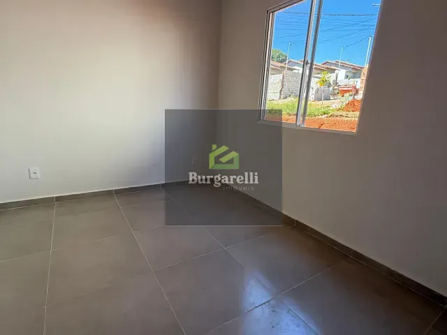 Casa 2 quartos e 1 banheiro, para alugar, no bairro Residencial Londres em Lavras