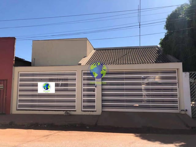 Casa com 250m² 3 quartos e 1 banheiro, à venda, no bairro Jardim Industriário em Cuiabá