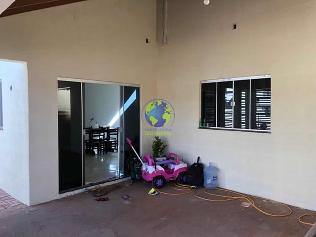 Casa com 250m² 3 quartos e 1 banheiro, à venda, no bairro Jardim Industriário em Cuiabá