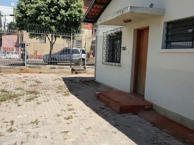 Casa com 360m² 3 quartos e 2 banheiros, à venda, no bairro Centro em Londrina