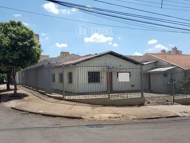 Casa com 360m² 3 quartos e 2 banheiros, à venda, no bairro Centro em Londrina