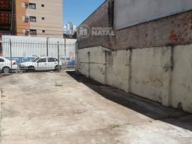 Casa com 360m² 3 quartos e 2 banheiros, à venda, no bairro Centro em Londrina