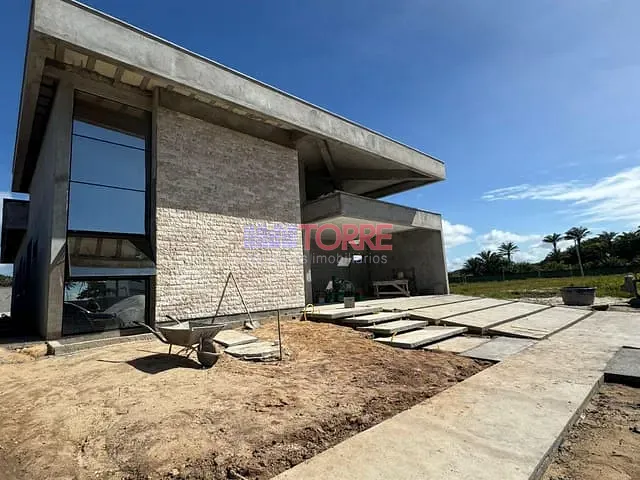 Casa com 450m² 4 quartos e 4 banheiros, à venda, no bairro Nossa Senhora da Vitória em Ilhéus