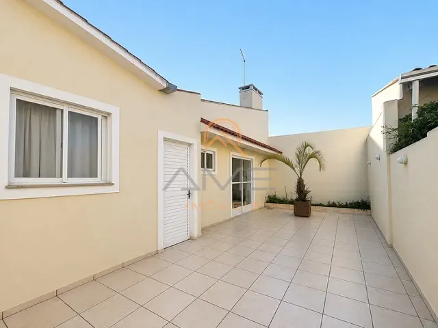 Casa 2 quartos e 4 banheiros, à venda, no bairro Três Vendas em Pelotas