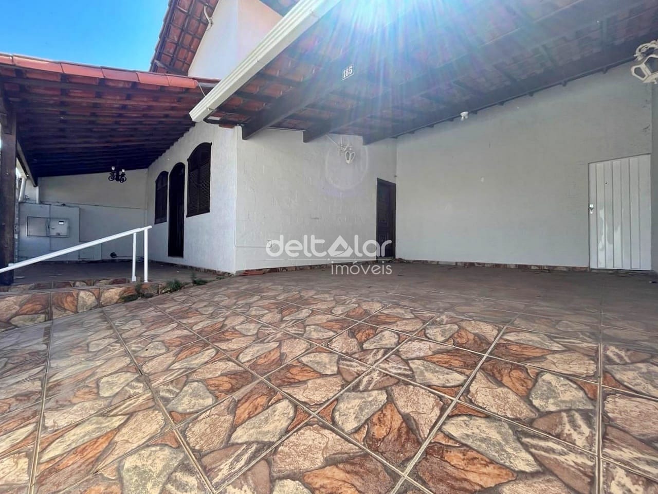 Casa para alugar com 4 quartos, 250m² - Foto 1