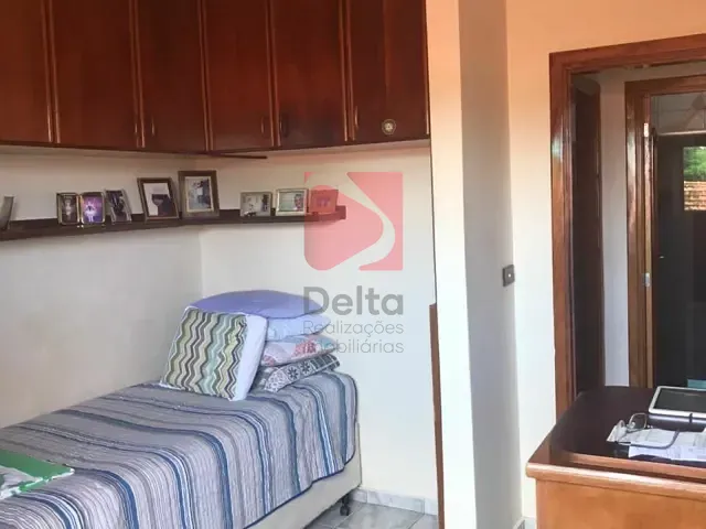 Casa 6 quartos e 2 banheiros, à venda, no bairro Jardim Cachoeira em Pirassununga