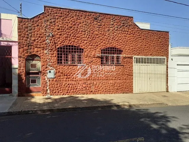 Casa com 383m² 4 quartos e 3 banheiros, à venda ou para alugar, no bairro São Benedito em Uberaba