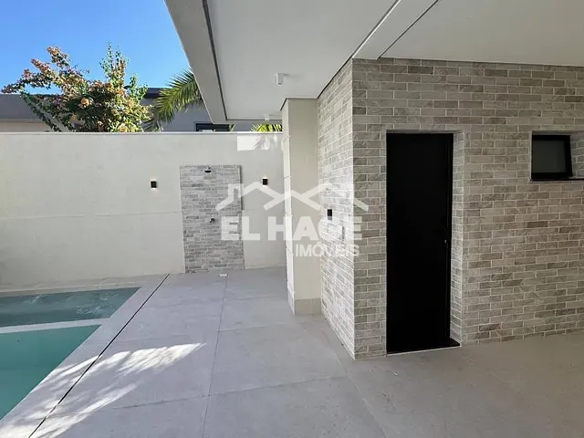 Casa com 449m² 5 quartos e 8 banheiros, à venda, no bairro Condomínio Residencial Florais dos Lagos em Cuiabá