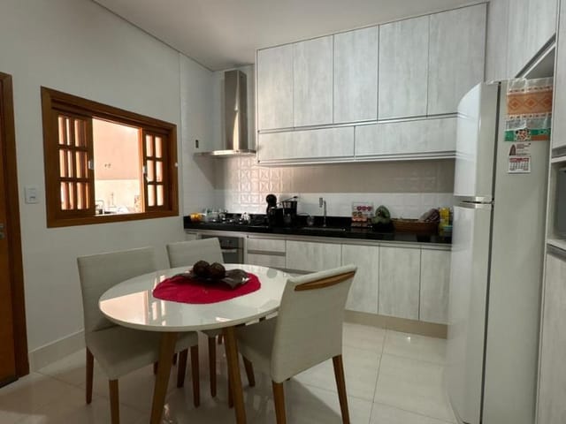 Casa com 205m² 2 quartos e 1 banheiro, à venda, no bairro Antônio Zanaga em Americana
