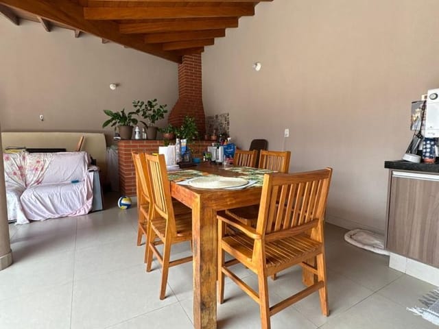 Casa com 205m² 2 quartos e 1 banheiro, à venda, no bairro Antônio Zanaga em Americana