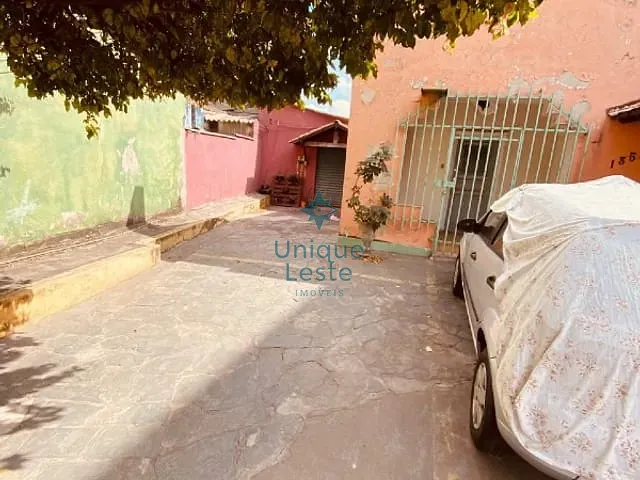 Casa com 420m² 4 quartos e 2 banheiros, à venda, no bairro Santa Efigênia em Belo Horizonte