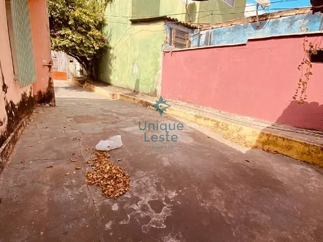 Casa com 420m² 4 quartos e 2 banheiros, à venda, no bairro Santa Efigênia em Belo Horizonte