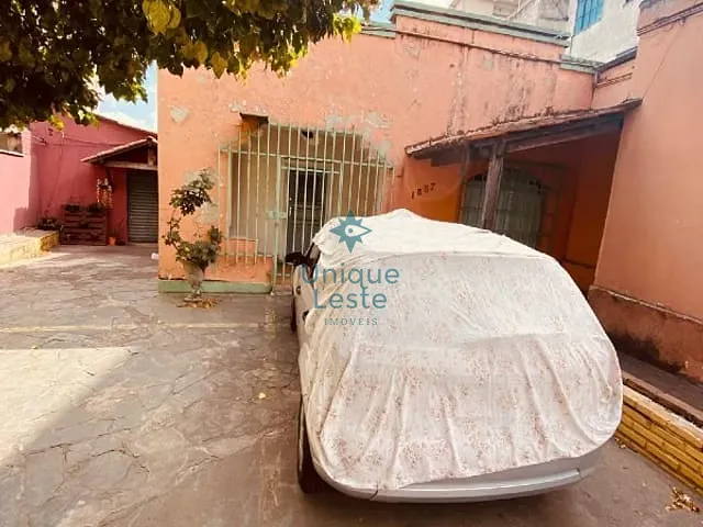 Casa com 420m² 4 quartos e 2 banheiros, à venda, no bairro Santa Efigênia em Belo Horizonte