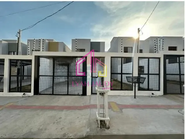 Casa com 250m² 3 quartos e 2 banheiros, à venda, no bairro Jardim Tropical em Cuiabá